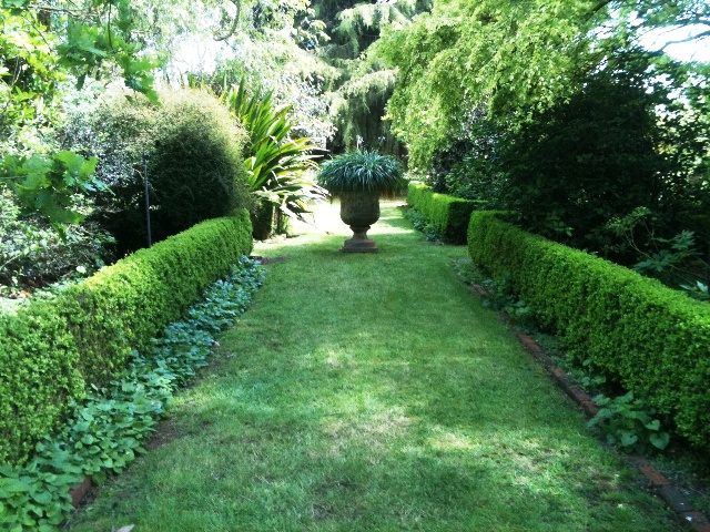 external image Formal-hedged-garden.jpg