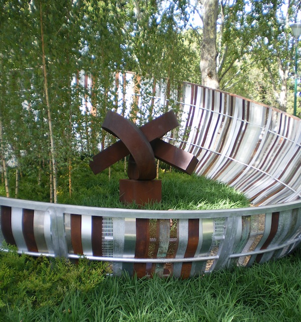 Rudi Jass sculpture in 'The Nest', Design Jamie Durie MIFGS 2010